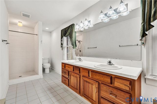 77 Gloucester Ct, Troutville, VA 24175