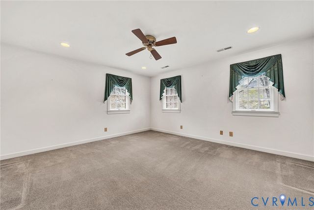 77 Gloucester Ct, Troutville, VA 24175