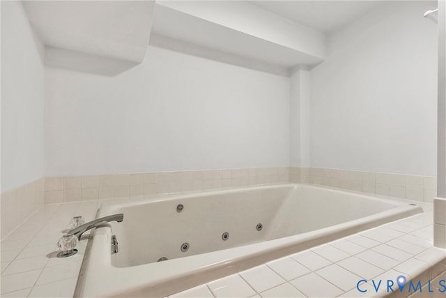 77 Gloucester Ct, Troutville, VA 24175