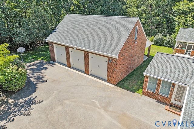 77 Gloucester Ct, Troutville, VA 24175