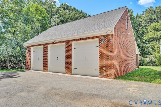 77 Gloucester Ct, Troutville, VA 24175