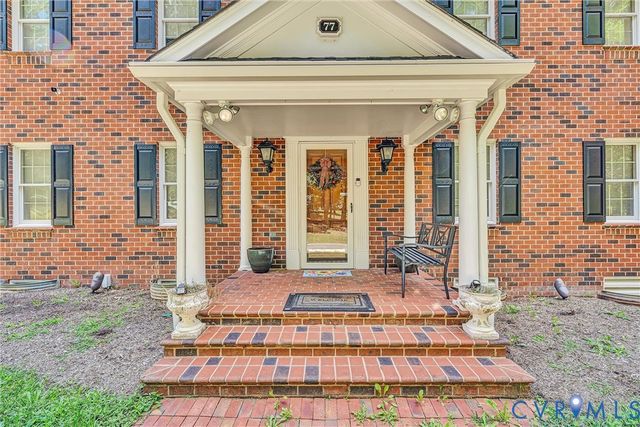 77 Gloucester Ct, Troutville, VA 24175