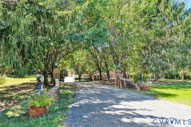 77 Gloucester Ct, Troutville, VA 24175