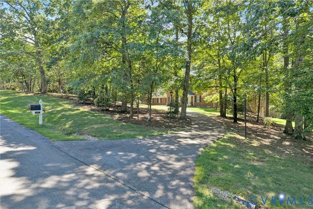 77 Gloucester Ct, Troutville, VA 24175