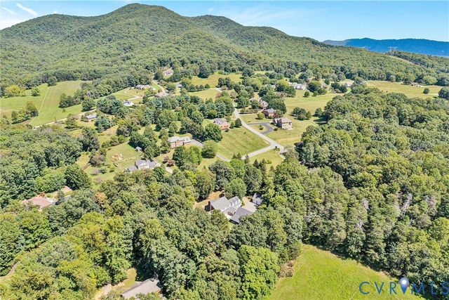 77 Gloucester Ct, Troutville, VA 24175