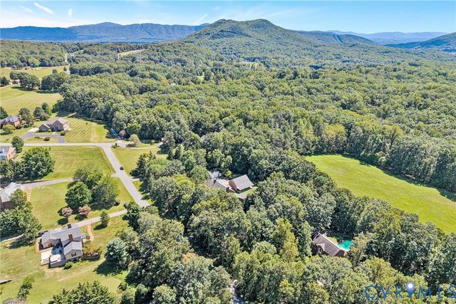 77 Gloucester Ct, Troutville, VA 24175