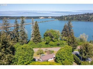 93484 SHADY Ln, North Bend, OR 97459