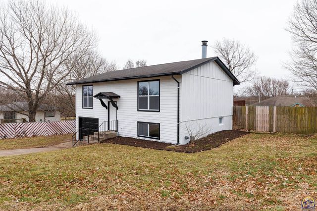 3732 SE Fremont St, Topeka, KS 66609