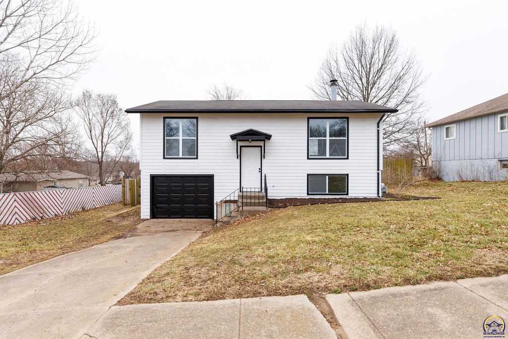 3732 SE Fremont St, Topeka, KS 66609