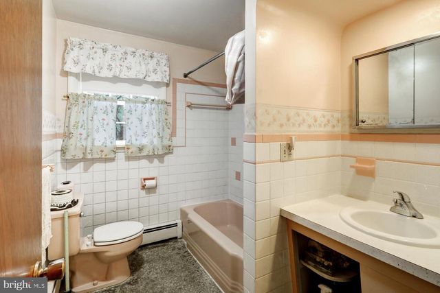 1907 ROBINDALE AVE, Lancaster, PA 17601