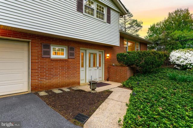 1907 ROBINDALE AVE, Lancaster, PA 17601