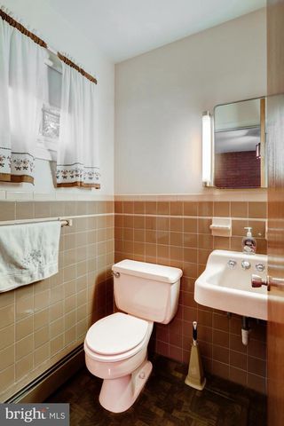 1907 ROBINDALE AVE, Lancaster, PA 17601