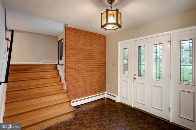 1907 ROBINDALE AVE, Lancaster, PA 17601