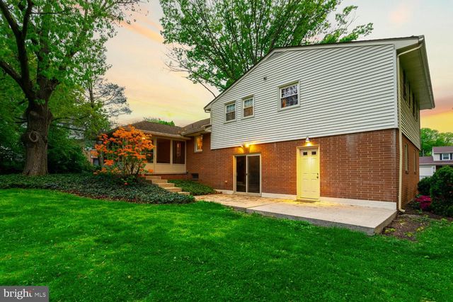 1907 ROBINDALE AVE, Lancaster, PA 17601
