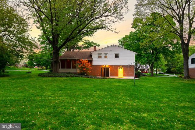 1907 ROBINDALE AVE, Lancaster, PA 17601