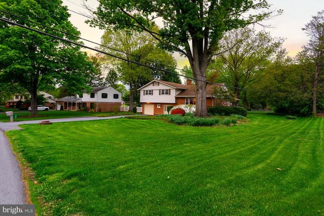 1907 ROBINDALE AVE, Lancaster, PA 17601