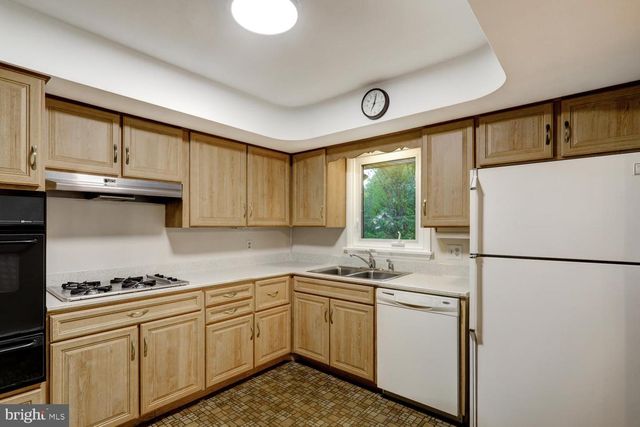 1907 ROBINDALE AVE, Lancaster, PA 17601