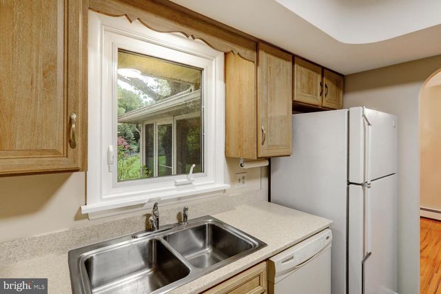 1907 ROBINDALE AVE, Lancaster, PA 17601