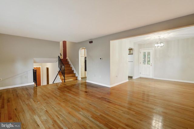 1907 ROBINDALE AVE, Lancaster, PA 17601