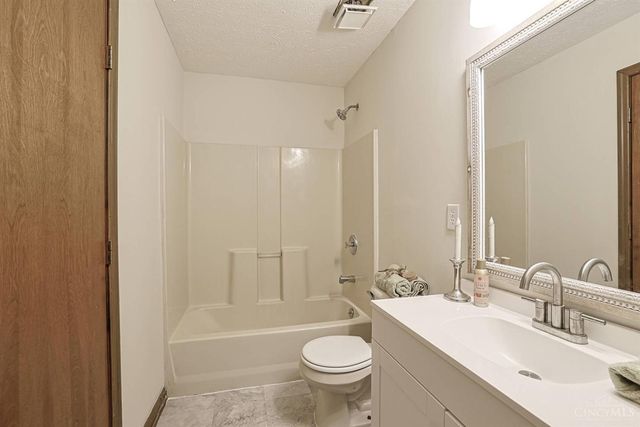 2708 Bradford Drive, Middletown, OH 45044