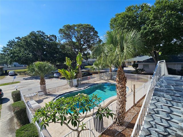 209 NW JEFFERSON CIRCLE N 15, St Petersburg, FL 33702