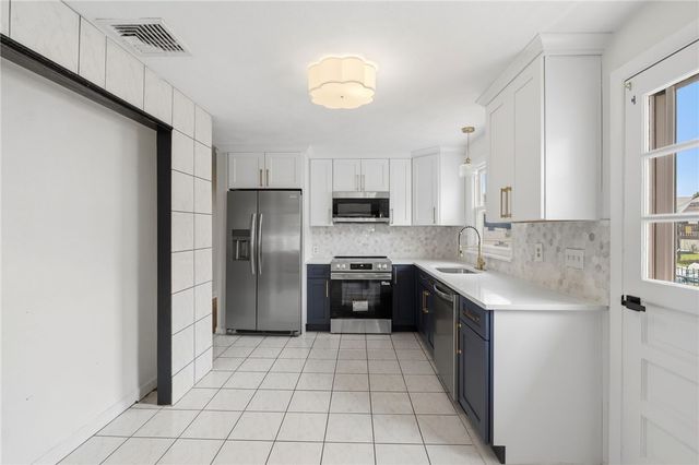 216 Toledo Avenue, Pawtucket, RI 02860
