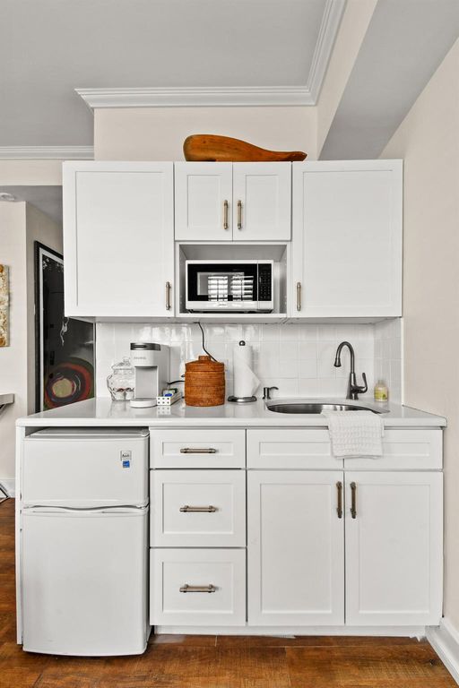 Image 10 of property listing at 235 Sunrise Avenue 3006, Palm Beach, FL 33480