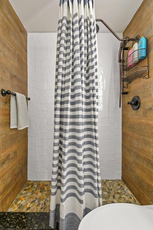 Image 12 of property listing at 235 Sunrise Avenue 3006, Palm Beach, FL 33480