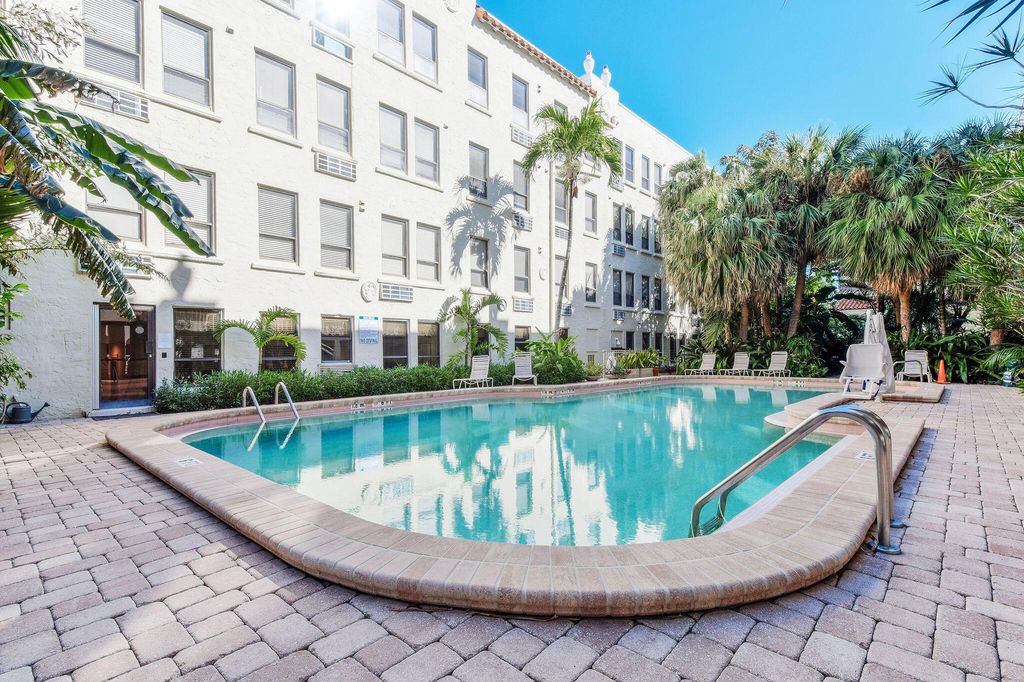 Image 14 of property listing at 235 Sunrise Avenue 3006, Palm Beach, FL 33480