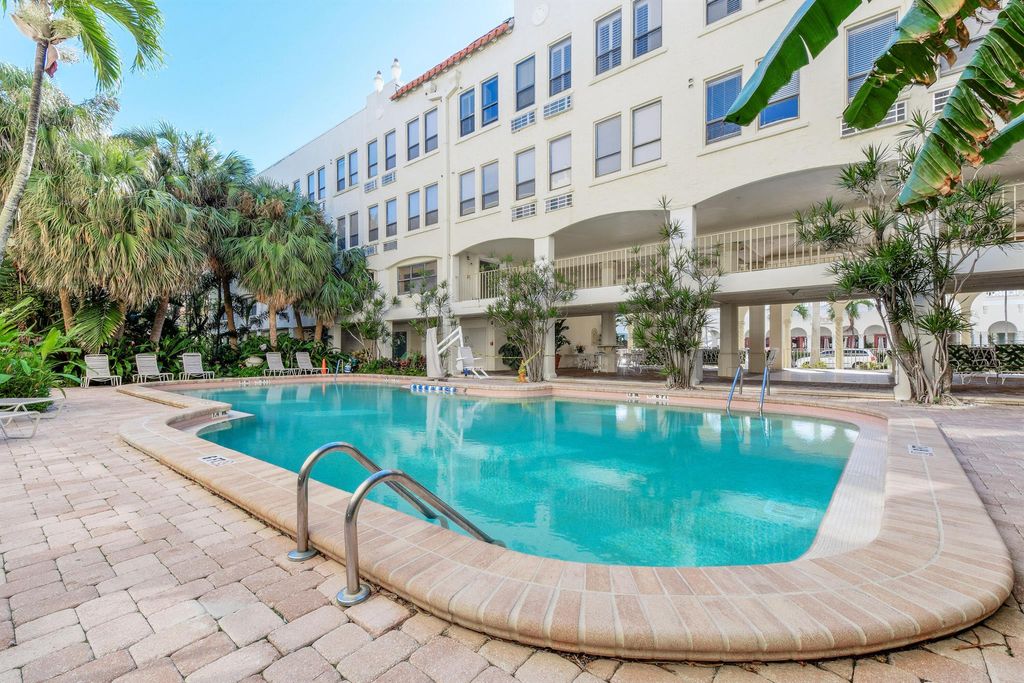 Image 15 of property listing at 235 Sunrise Avenue 3006, Palm Beach, FL 33480