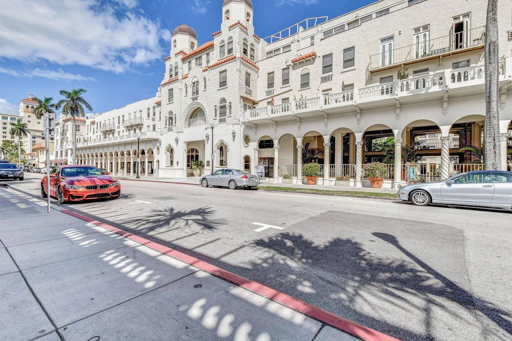 Image 16 of property listing at 235 Sunrise Avenue 3006, Palm Beach, FL 33480