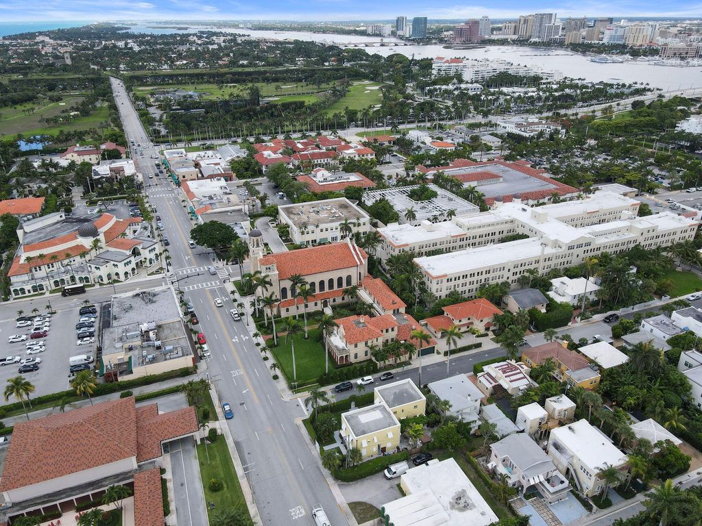 Image 27 of property listing at 235 Sunrise Avenue 3006, Palm Beach, FL 33480