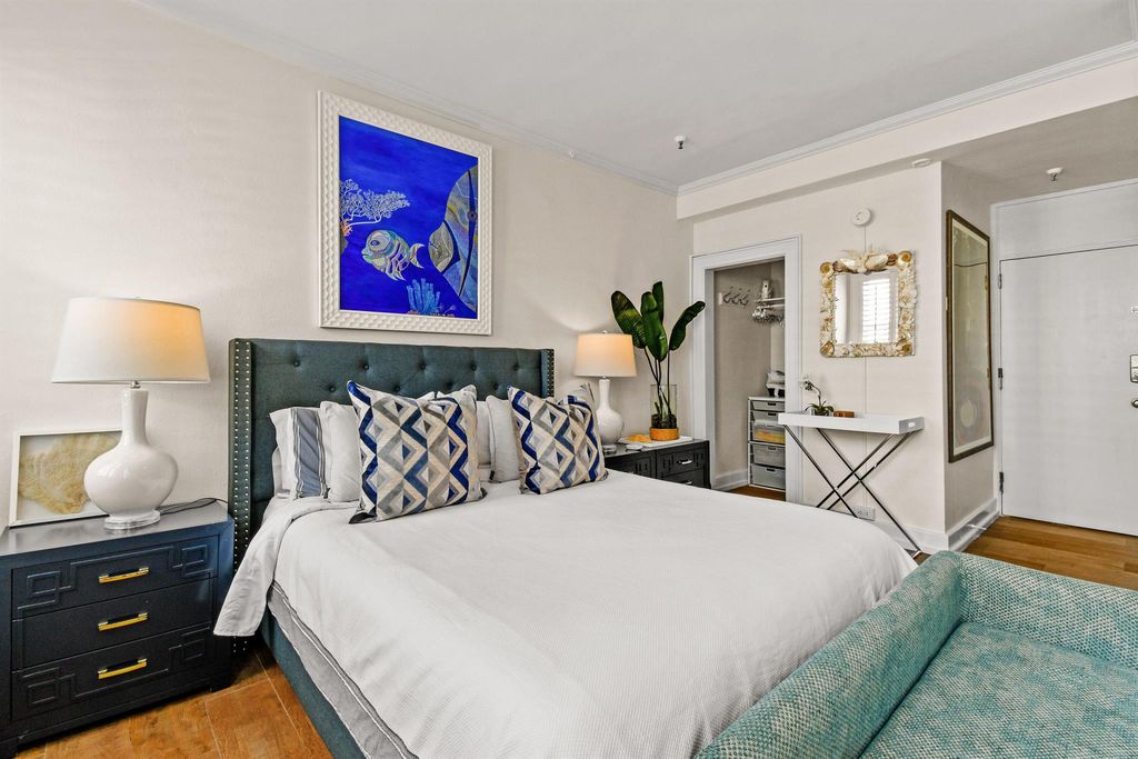 Image 3 of property listing at 235 Sunrise Avenue 3006, Palm Beach, FL 33480