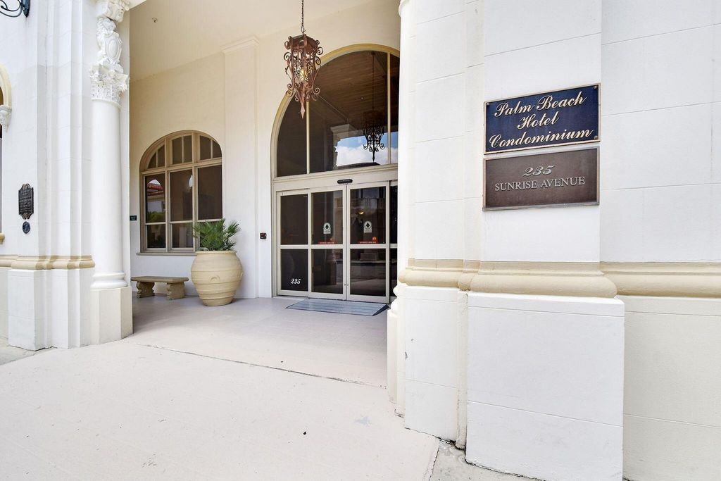 Image 31 of property listing at 235 Sunrise Avenue 3006, Palm Beach, FL 33480