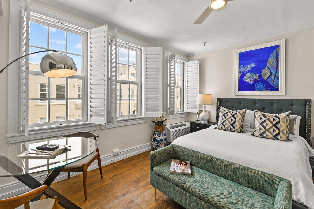 Image 5 of property listing at 235 Sunrise Avenue 3006, Palm Beach, FL 33480