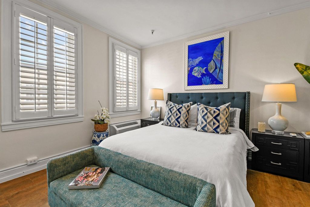 Image 6 of property listing at 235 Sunrise Avenue 3006, Palm Beach, FL 33480