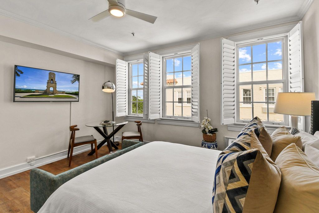 Image 7 of property listing at 235 Sunrise Avenue 3006, Palm Beach, FL 33480