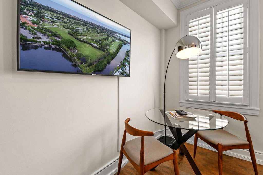 Image 9 of property listing at 235 Sunrise Avenue 3006, Palm Beach, FL 33480