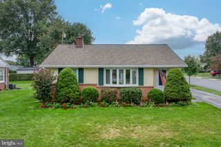 2260 NEW ST, East Petersburg, PA 17520