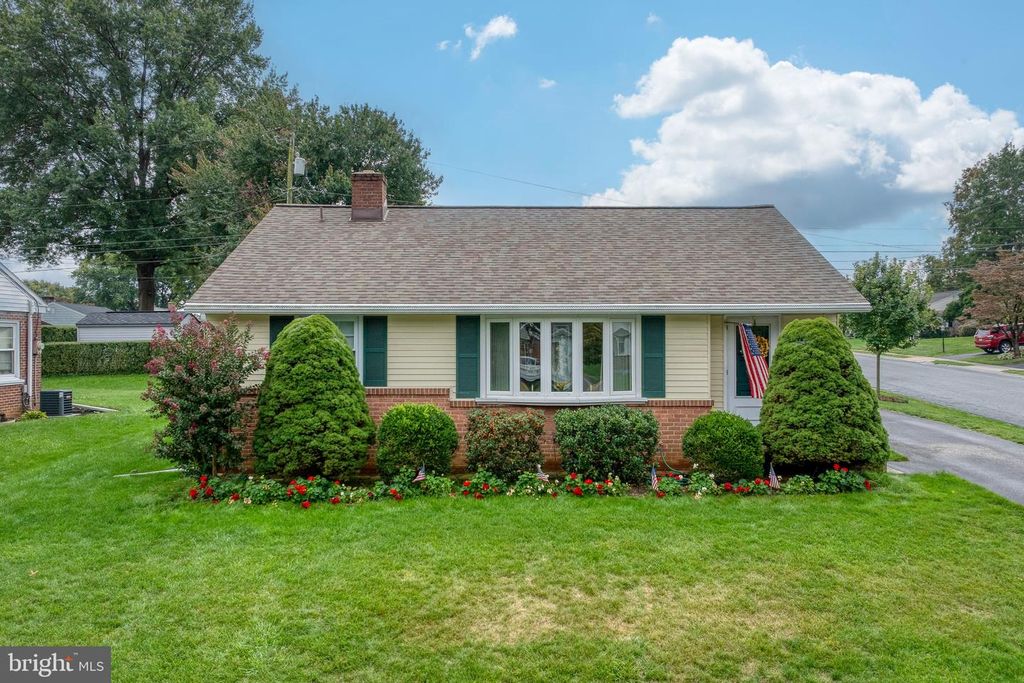 2260 NEW ST, East Petersburg, PA 17520