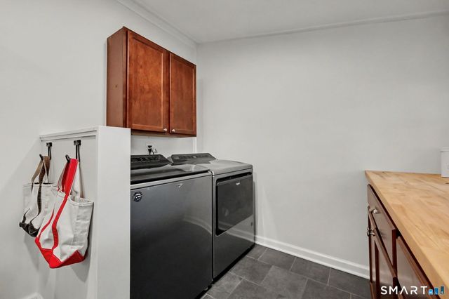 8 Wildmere Lane, Norwalk, CT 06851