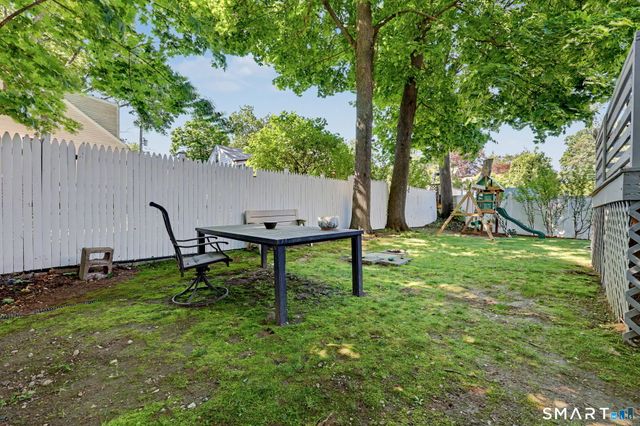 8 Wildmere Lane, Norwalk, CT 06851