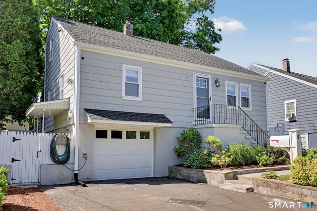 8 Wildmere Lane, Norwalk, CT 06851