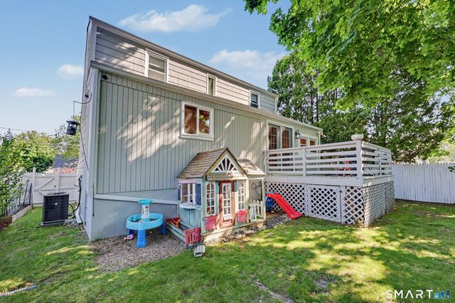 8 Wildmere Lane, Norwalk, CT 06851