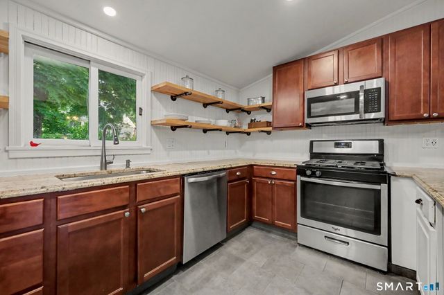 8 Wildmere Lane, Norwalk, CT 06851
