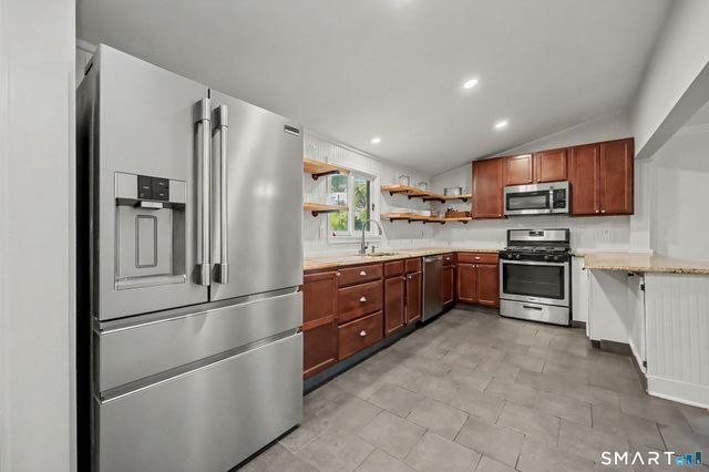 8 Wildmere Lane, Norwalk, CT 06851