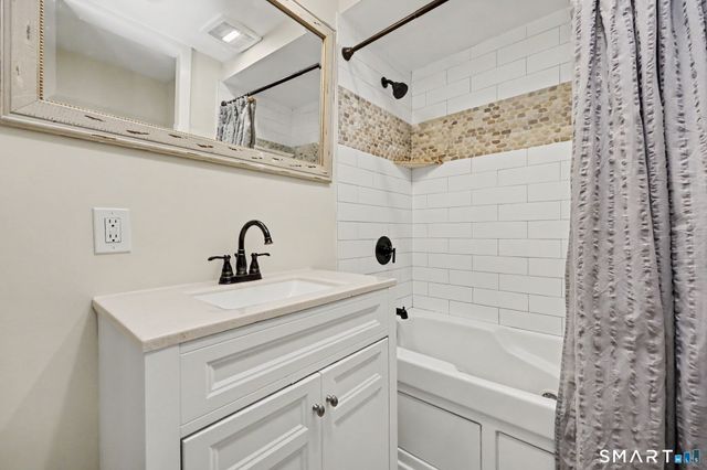 8 Wildmere Lane, Norwalk, CT 06851