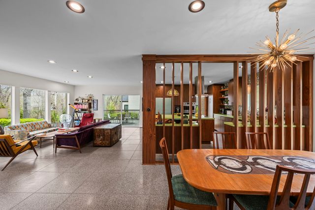 87 Ravinoaks Lane, Highland Park, IL 60035