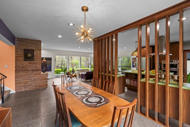 87 Ravinoaks Lane, Highland Park, IL 60035