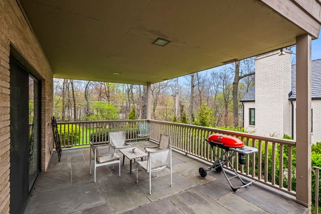 87 Ravinoaks Lane, Highland Park, IL 60035